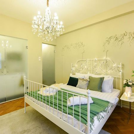 Cozy Studio Overlooking The Old Town Bucharest Exterior photo