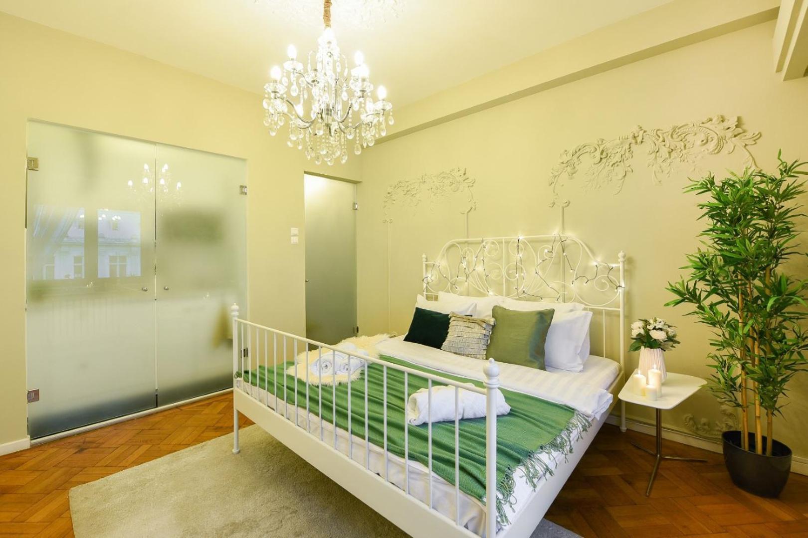 Cozy Studio Overlooking The Old Town Bucharest Exterior photo