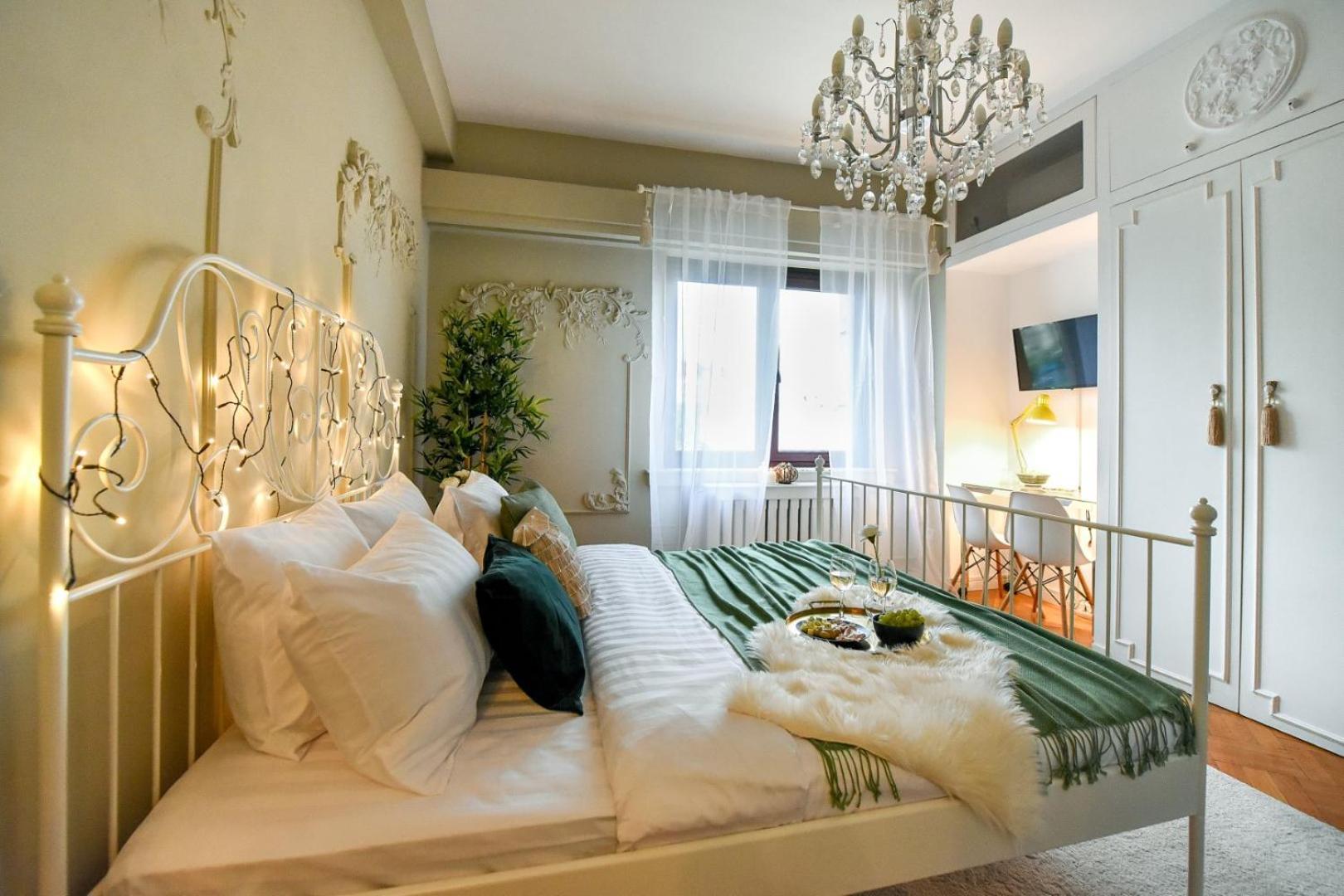 Cozy Studio Overlooking The Old Town Bucharest Exterior photo